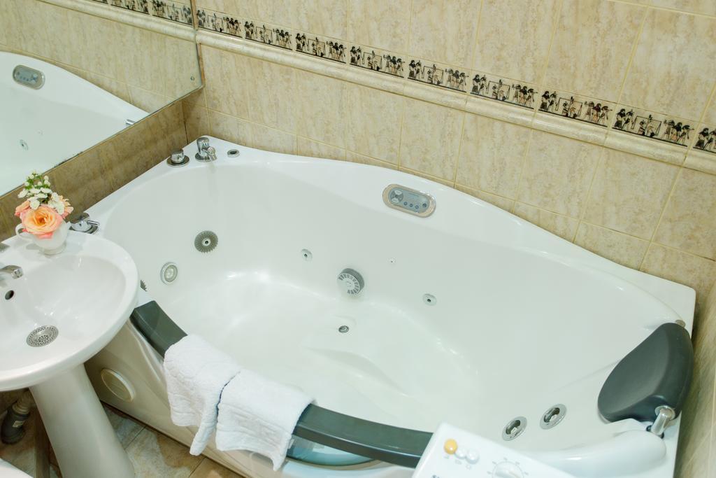 Studio De Luxe With Jacuzzi ซูมี ภายนอก รูปภาพ