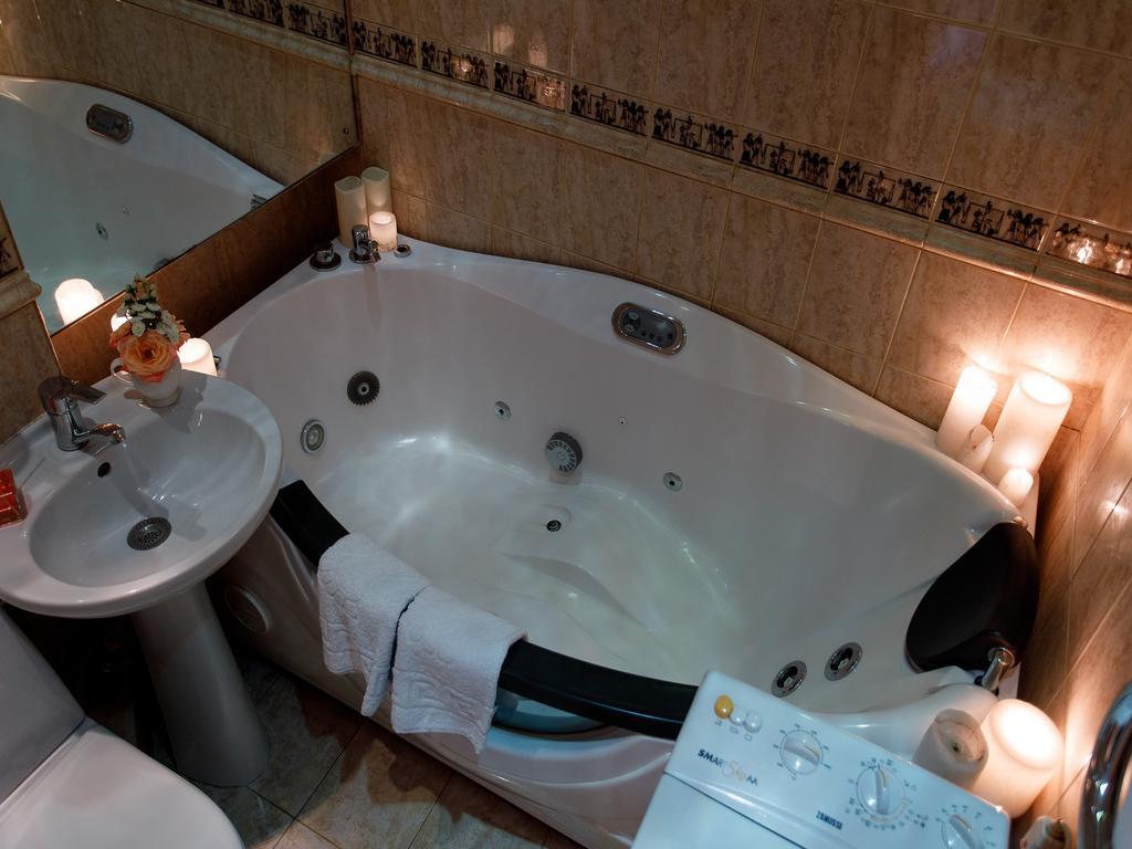 Studio De Luxe With Jacuzzi ซูมี ภายนอก รูปภาพ